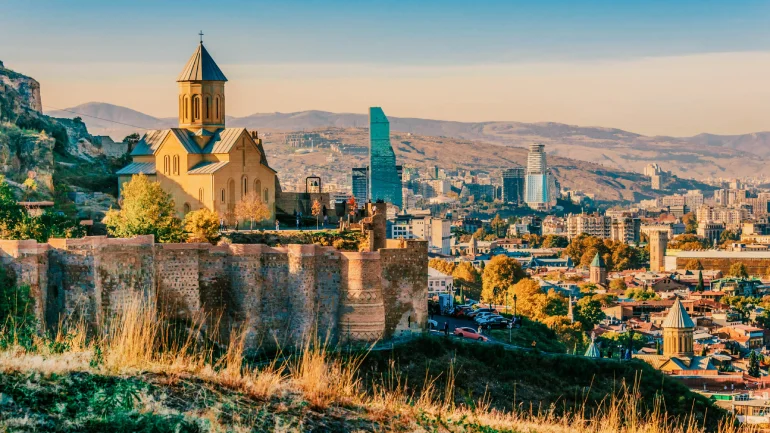 دسترسی به قلعه ناریکالا در تفلیس