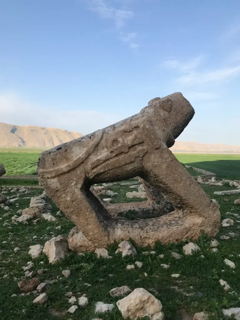 – شیرهای سنگی
