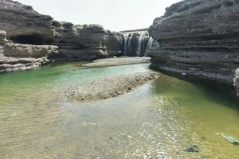 – آبشار اسفند (آبشار پورا).