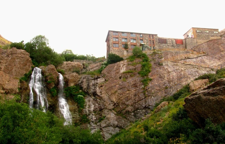 – آبشارهای دوقلو
